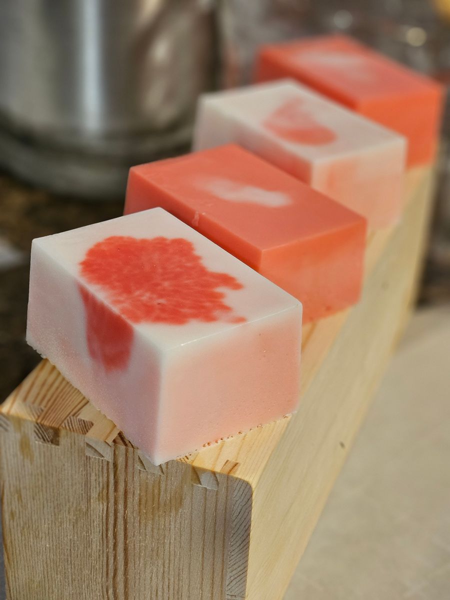 AARON'S CHERRY ALMONDS product image (1)