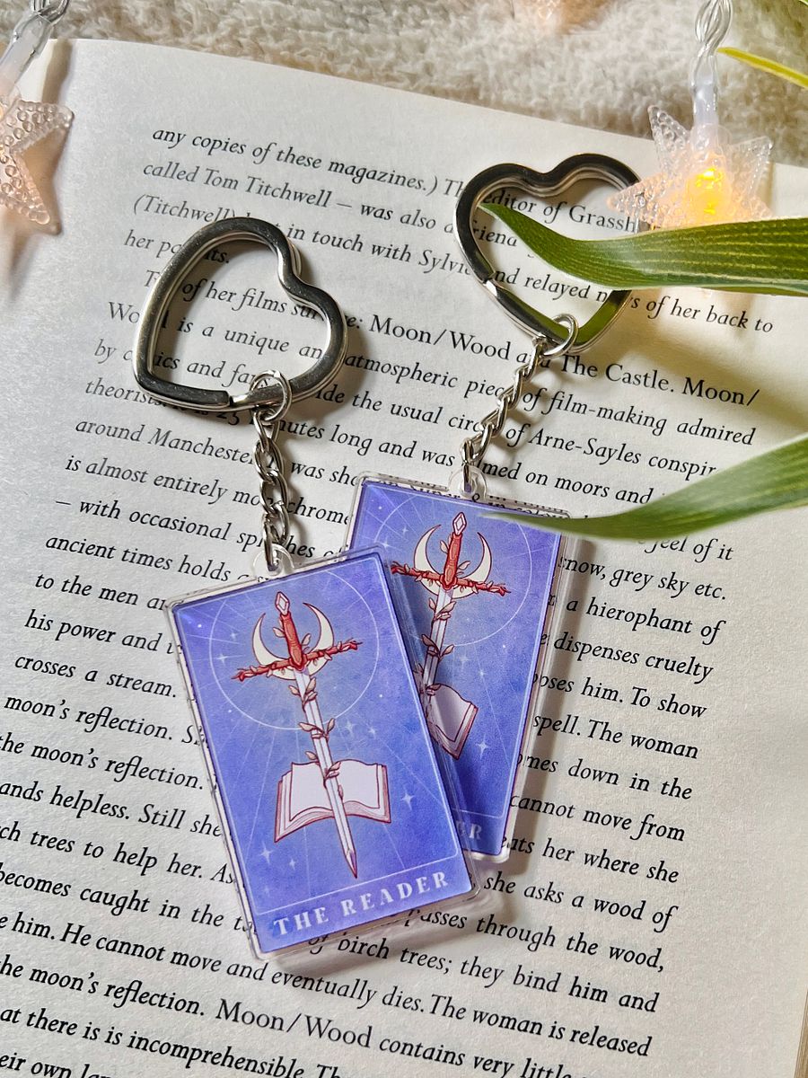 The Reader Tarot Card Acrylic Keyring product image (4)
