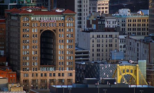 Closeup of The Renaissance Hotel and other buildings in downtown Pittsburgh from the Fineview Park Overlook.

#pittsburgh #pe...