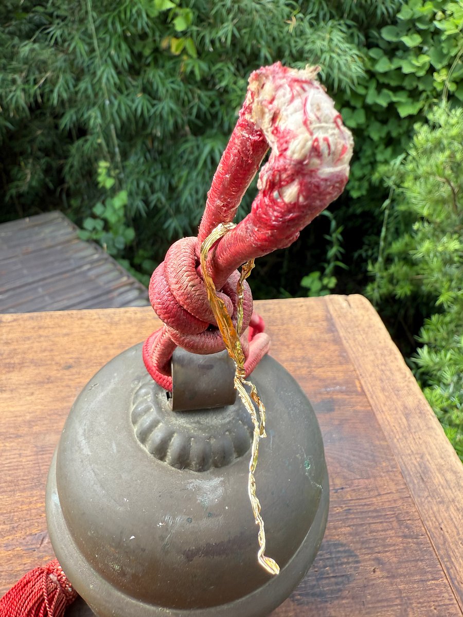 🎎 Antique Japanese Shinto Shrine Suzu Bell with Red Cord and Tassel – Japan Antique Roadshow product image (3)