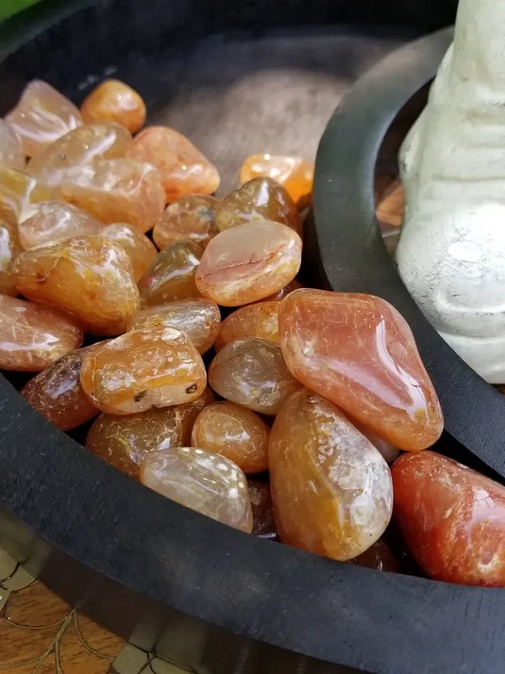 Carnelian Tumbled Stone – Pocket Crystal for Energy, Motivation & Creativity product image (2)