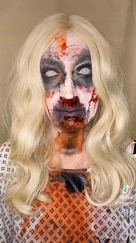 Happy Halloween everyone! 🎃

I am cosplaying the ghost lady from the Indie Horror game HELLSEED.