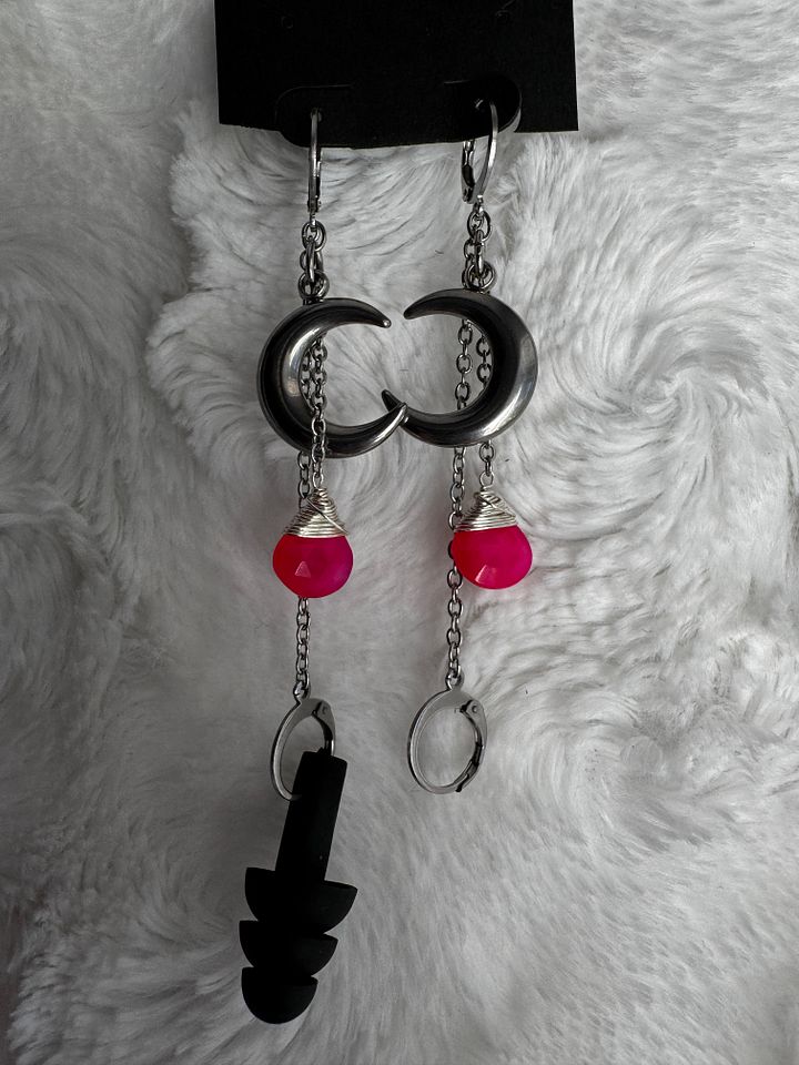 moon glow Bass Busterz earplug earrings product image (1)