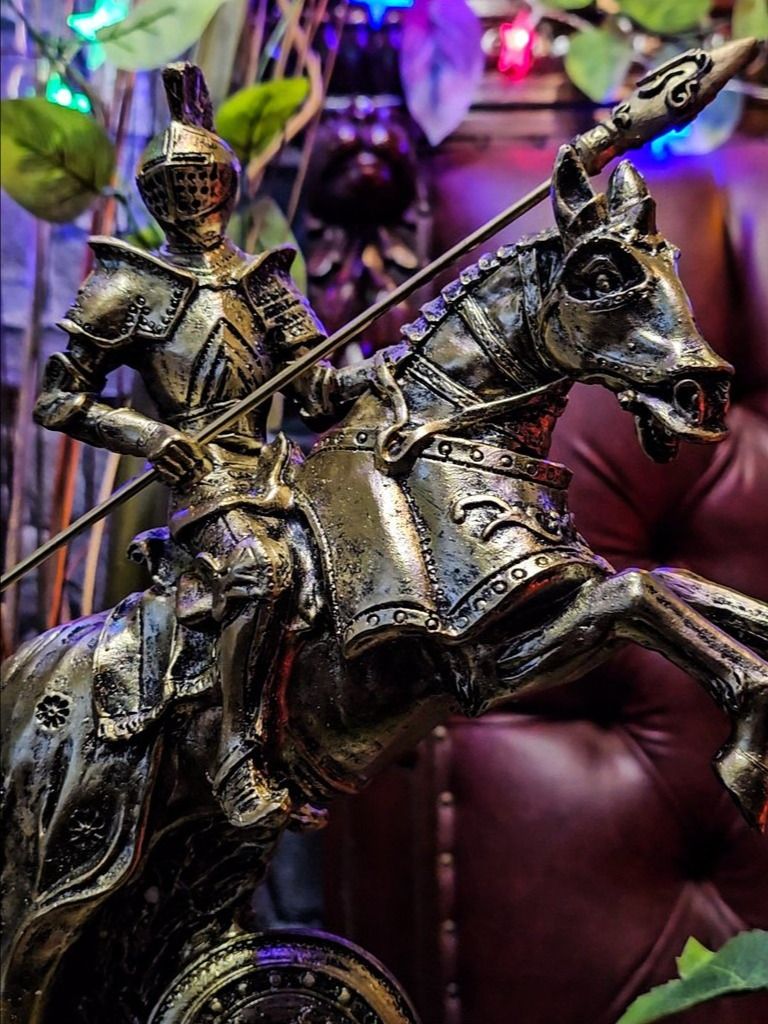 The Armored Kingdom Golden Calvary Knight of the Storm product image (2)