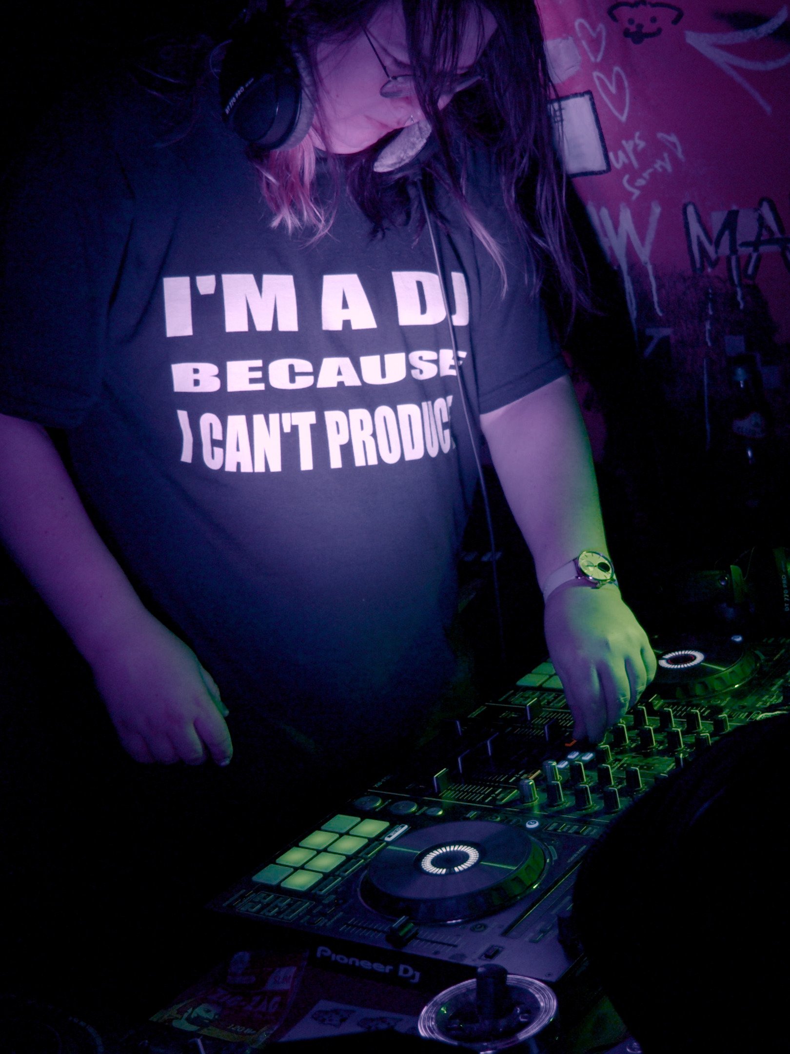 I'M A DJ BECAUSE I CAN'T PRODUCE DARK TEE product image (3)