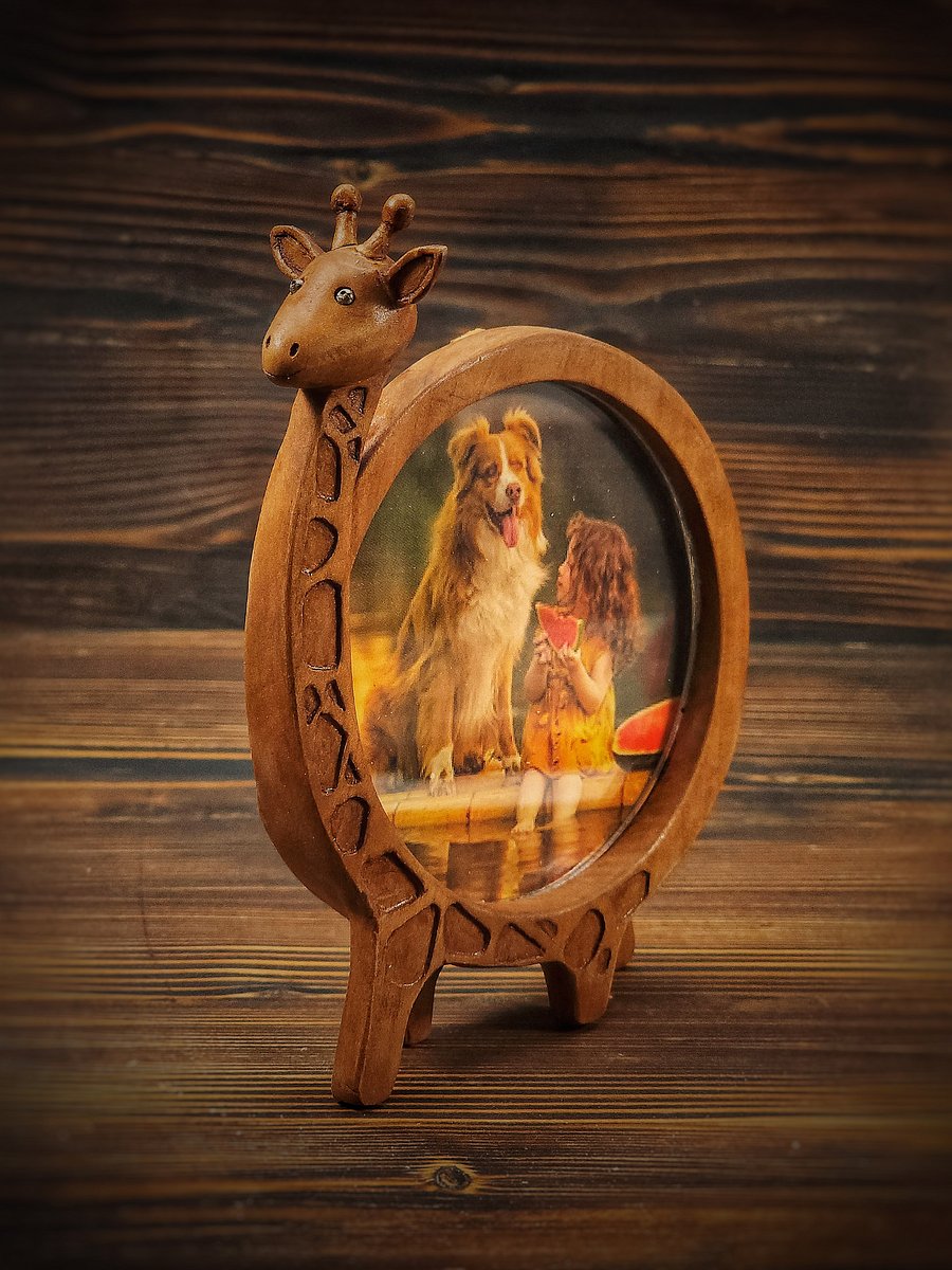 Giraffe-Shaped Wooden Photo Frame – Handmade from Pear Wood product image (1)