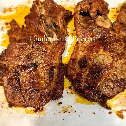 Ingredientes:
 * 4 chuletas de cerdo
 * 2 cucharadas de aceite de oliva
 * 1 cucharadita de sal
 * 1 cucharadita de pimienta ...