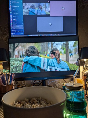 Movie date night.
Popcorn ✅ 
Drink ✅ 
Amazing company ✅ 
 Spending some quality time together ♥️
Watching : the electric state