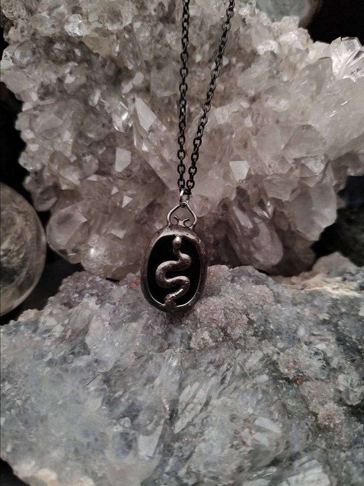Familiars - Serpent Amulet II product image (2)