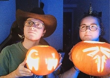 Pumpkin carving from my belated Halloween stream! 🎃 Hope you all had a Happy Halloween!

Let me know which design you prefer ...