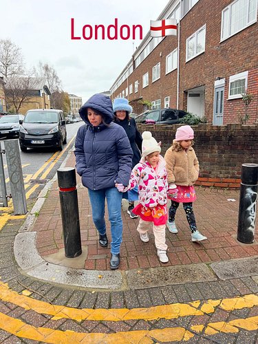 On the way to the Murder Express in London. 
Cold, wet days demand interesting indoor experiences. 😊 @themurderexpress 
. 
.
...