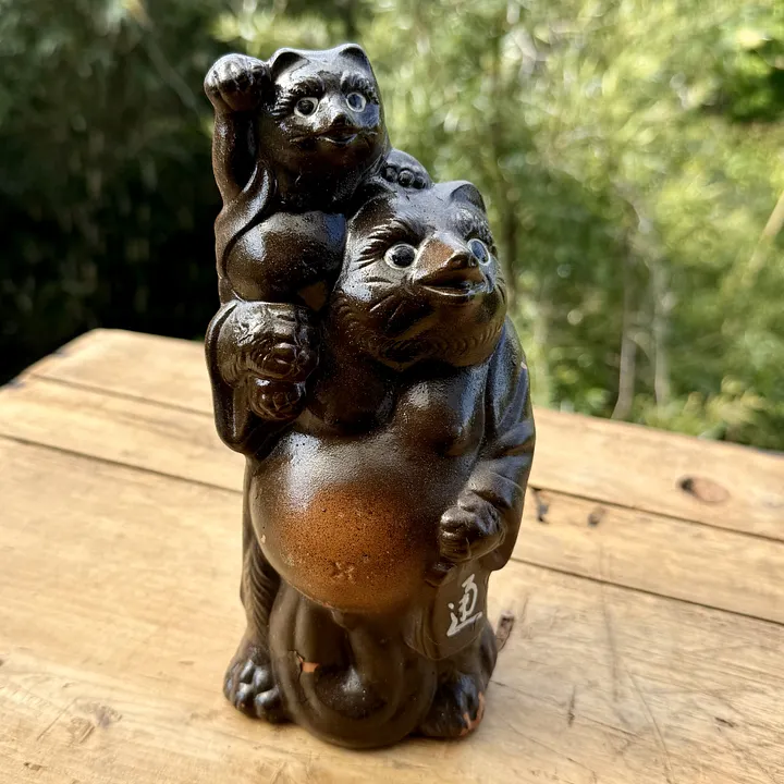 🎎 Japan Antique Roadshow – Vintage Showa-Era Tanuki Statue with Child product image (1)