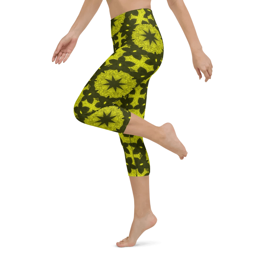 Mandala Octagon Capri Leggings product image (11)