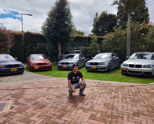 Para los que me conocen, saben que me encantan los e82 135i y salir de tu casa y encontrar tantos me emociona mucho, gracias ...