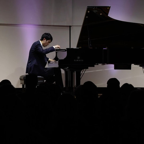BRAVO! Eric Lu gracefully brought the keys to life at our concert last month. What an energetic end to a fabulous night! 🎹 

...