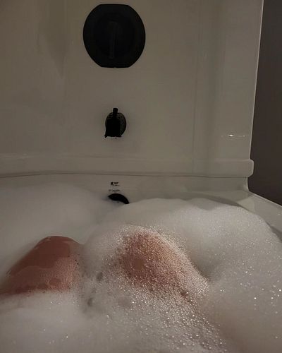 Selfcare day! #bubblebath #bubbles #contentcreation #selfcare #drteals #soak
