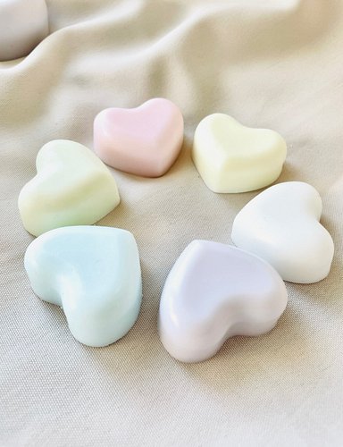 ❤️ Chystáte svatbu nebo jinou romantiku na tuhle sezónu? 💕 
Malá srdíčková mydélka v organzovém pytlíčku dají nádhernou atmos...