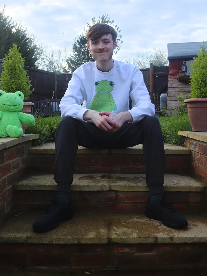 Peepo Sweater product image (1)