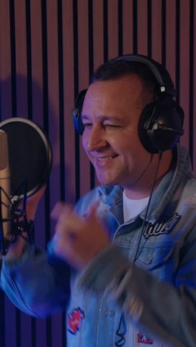 🔥 Diciembre ya llegó y Muévete también.
Mi nueva canción ya está disponible.
Así que dale play a este reggaetón y deja que el...