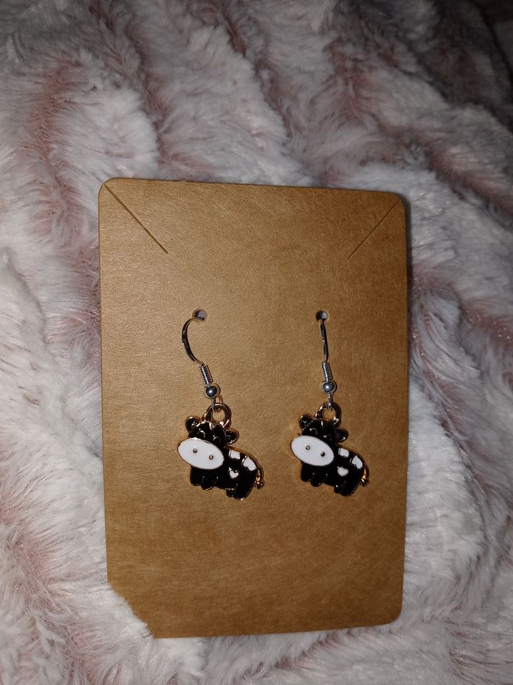Boss momma cow earrings(black) product image (1)