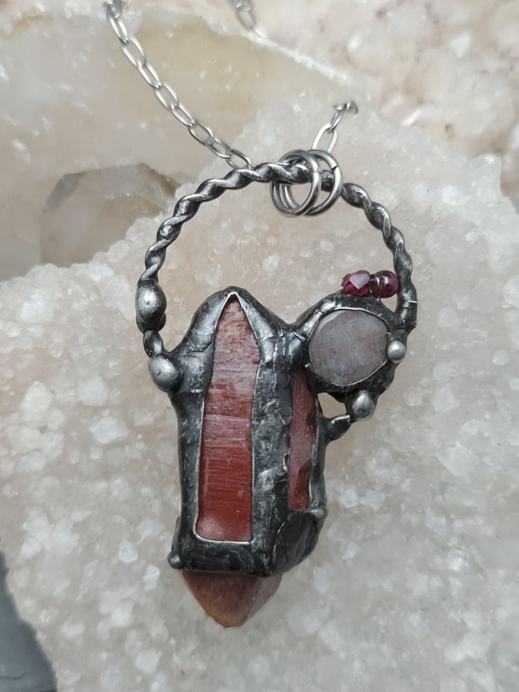 Sorcery Talisman - Red Sanctum Crystal product image (6)