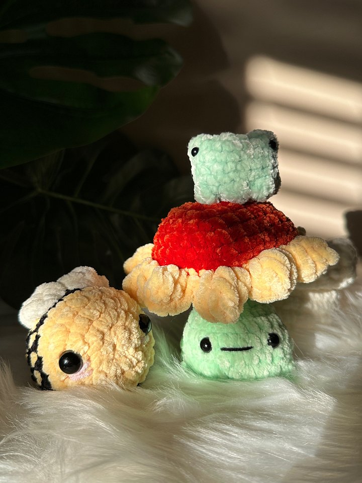 Removable Potted Sunflower & Smol Frog product image (1)