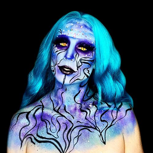 Song of the siren…. TWO LOOKS IN ONE SO MAKE SURE YOU SWIPE!

Entirenlook using @mehronmakeup paradise and cream paints 
#sir...