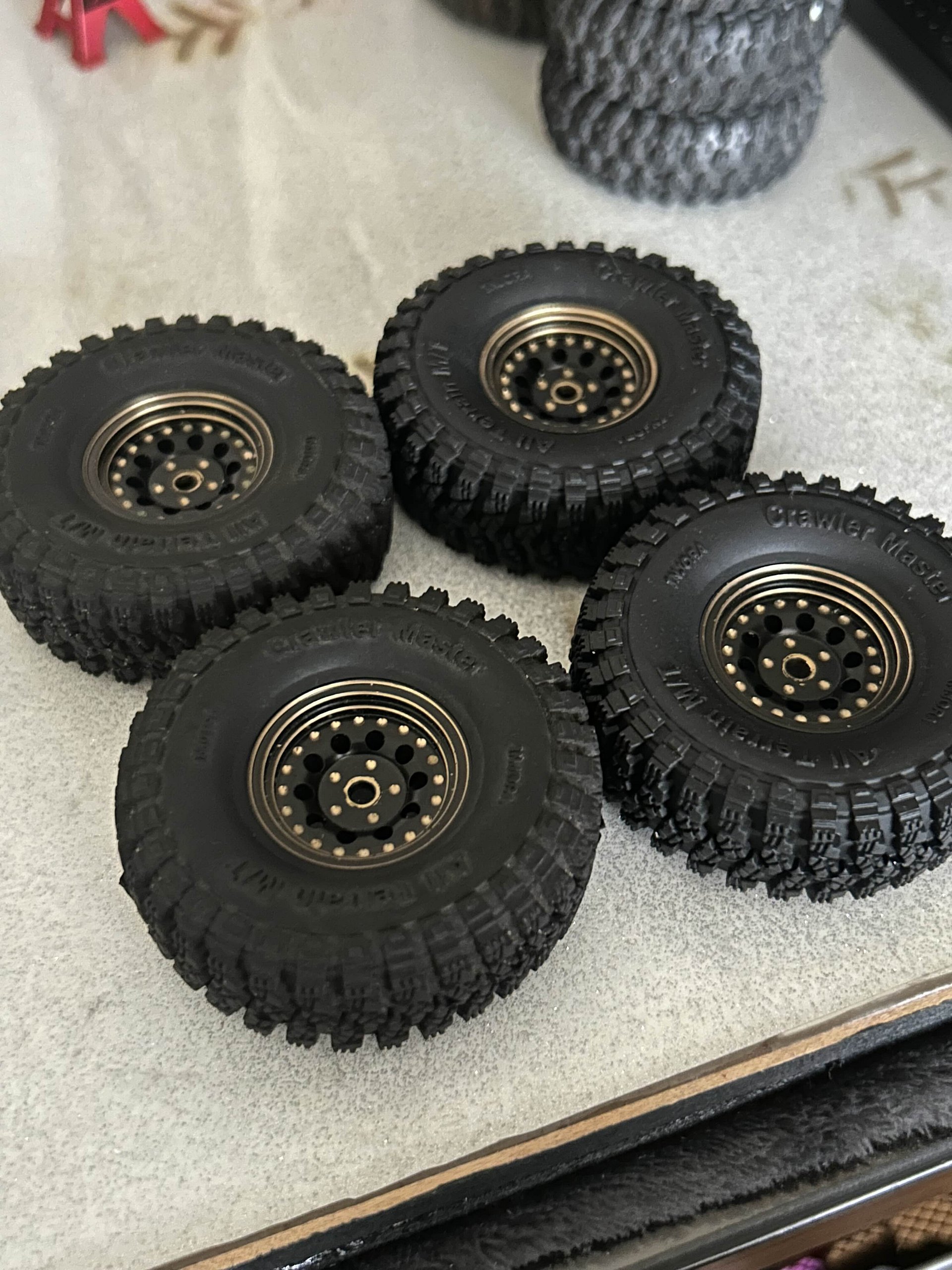 Brass wheels / injora tires product image (2)