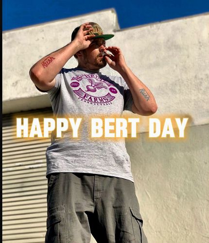 Blow this up so I don’t wanna delete it - how did you meet me ?
-
#birthday #bday #howwemet #rollwithbert #mood #losangeles #...
