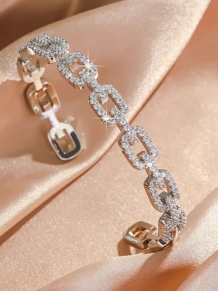 The Eterna Link Bracelet product image (6)