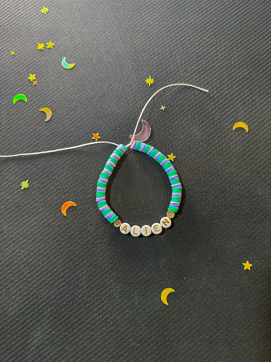 Bracelet ''Petit alien perdu sur la lune'' 🌙 product image (1)