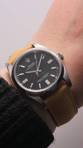 Would you switch out the bracelet on a Rolex Oyster Perpetual for a more vintage strap look?

#rolex #rolexoysterperpetual #r...