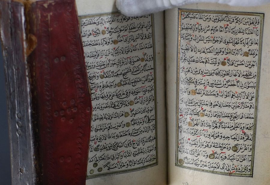 مصحف مخطوط بخط اليد كامل يقدر انه يعود لنهاية القرن الثامن العشر product image (6)