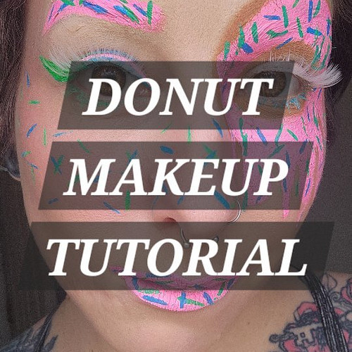 Here's a little sped up tutorial :)

Product used on previous poat🍩🖤

#MakeupTutorial #creativemakeup