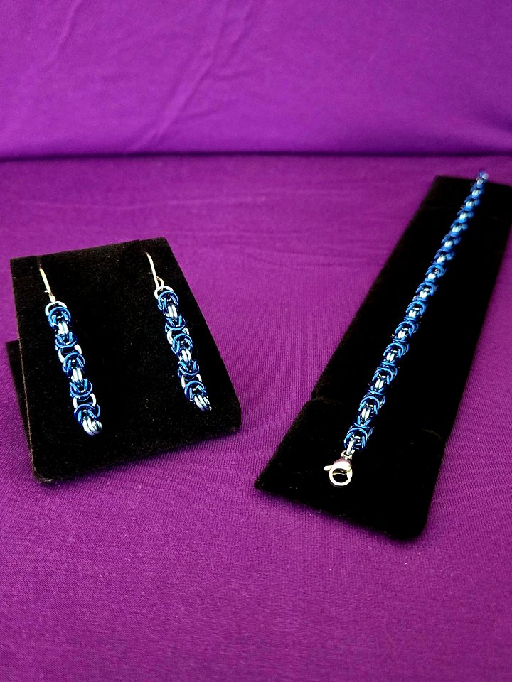 Chainmail Bracelet and Earring - Dark Blue and Sky Blue product image (1)