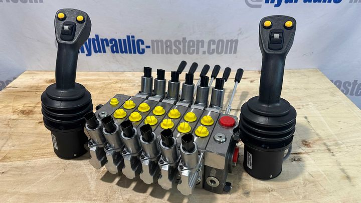 Walvoil DPX 100 with 2 proportional JP Joysticks 6 function for Atlas Hiab Palfinger Fassi product image (1)