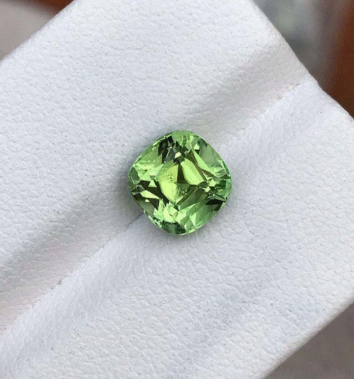 TOURMALINE STONE FOR WOMEN’S ENGAGEMENT RING MINT GREEN CUSHION CUT, 1. 85 CARAT product image (1)