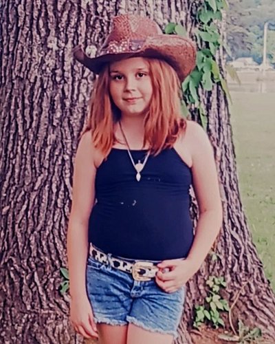#countrygirl #summervibes #letsgogirls #redhead #hazeleyes #sunshine #freckles