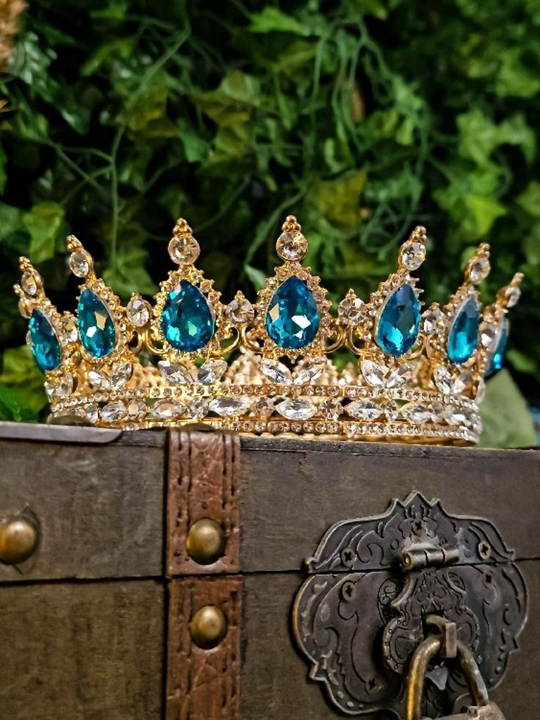 The Armored Kingdom Vivid Skyborn Blue Sovereign Crown (Gold) product image (3)