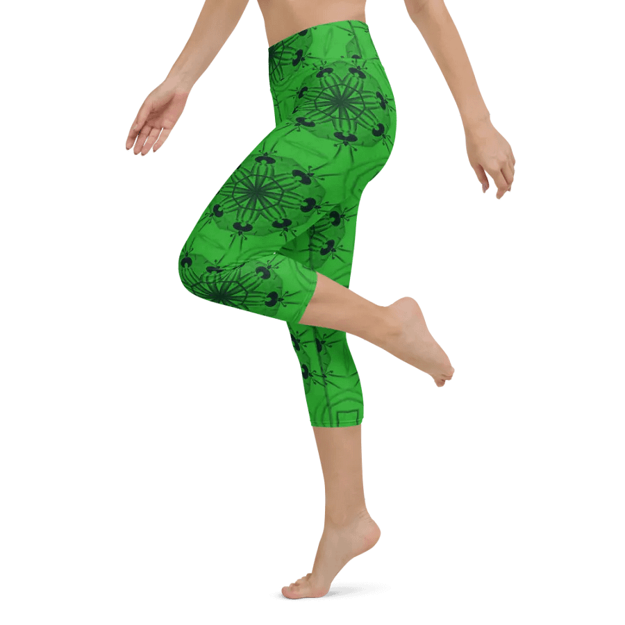 Circles Galore Capri Leggings product image (11)