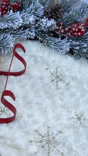 Nothing says holiday magic quite like the ✨magic ✨ of Disney! I’ve partnered with @disneymusic to sprinkle a bit of pixie dus...