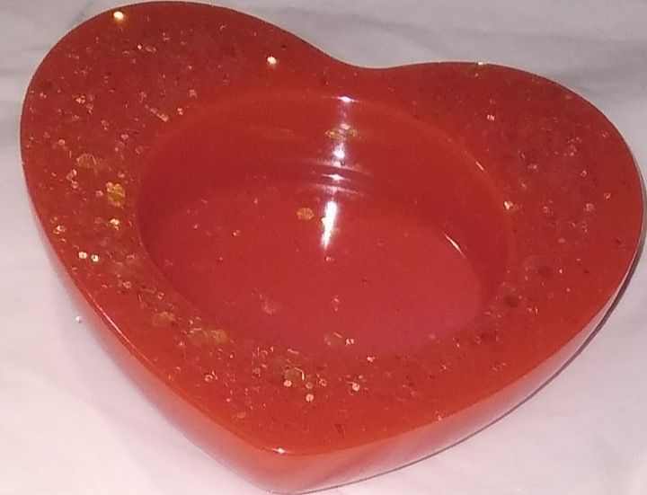 Heart-shaped Epoxy Resin Tealight Candle holders.... product image (1)