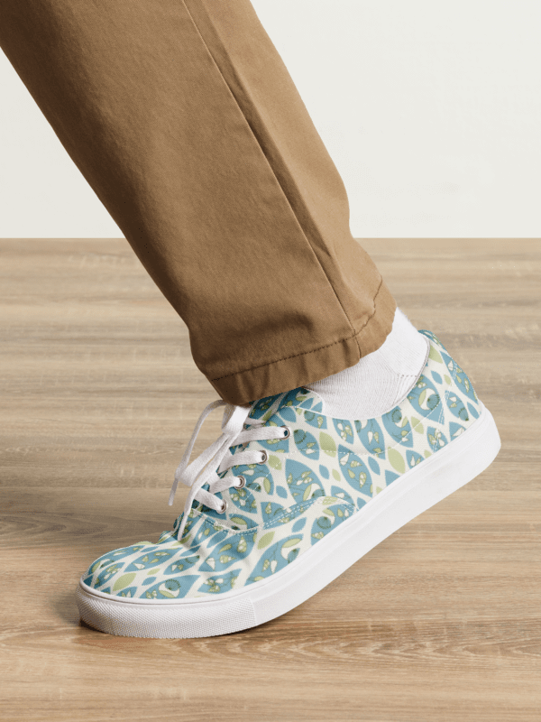 Chilly Summer | Men's Lace-Up Canvas Shoes product image (4)