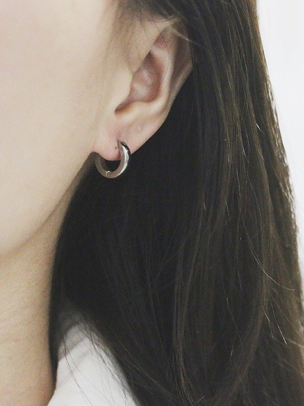 Minimalist Hoop Earrings | 18K Gold Plated product image (4)