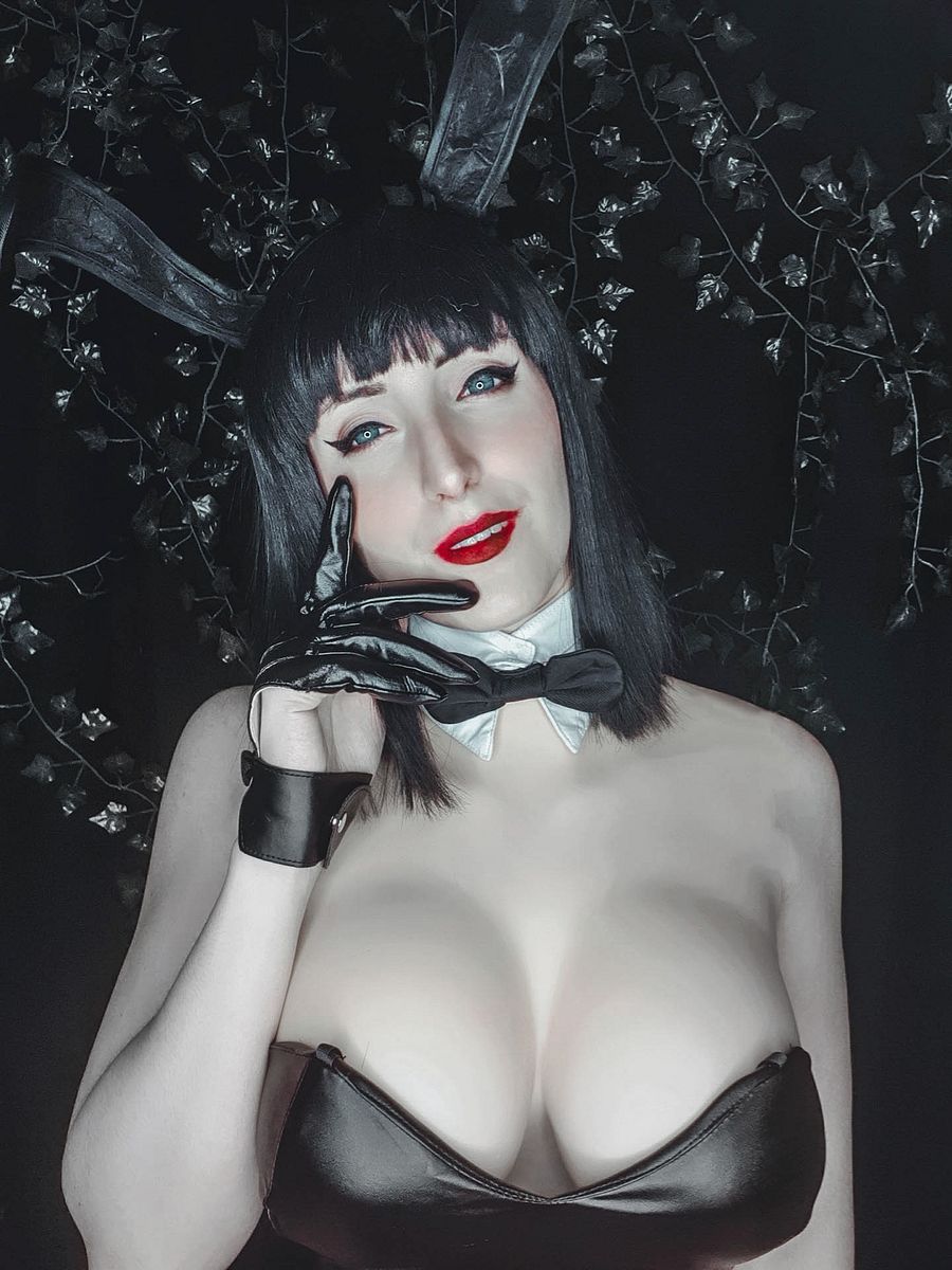 Nico Robin Bunny Suit product image (1)