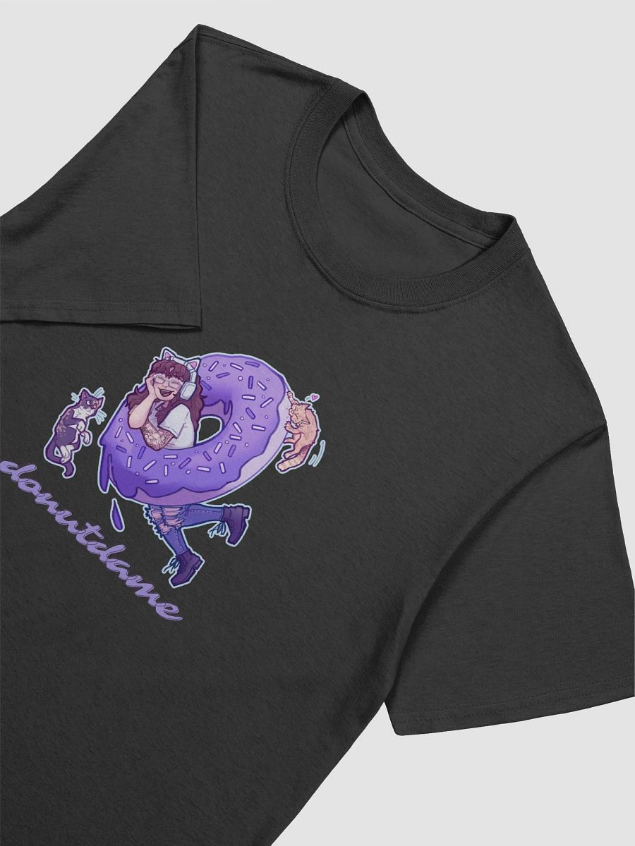the T-shirt product image (3)