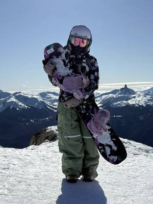 Nothing makes me happier than traveling.  But traveling to snowboard just makes life all that much sweeter.  Have you ever been to whistler Blackcomb? #travelvlogger#solotravel#snowboarding#smith#fitness