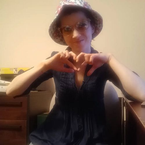 Life is a little blurry today, and so is my camera I suppose. But we will press on! So for today I am streaming more cat game...