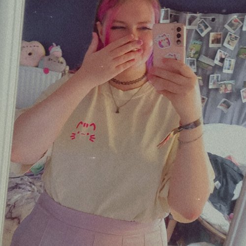 I made some merch for my lil community, and I'm really happy and proud! Small but sweet, the cozy crew 💕🥰