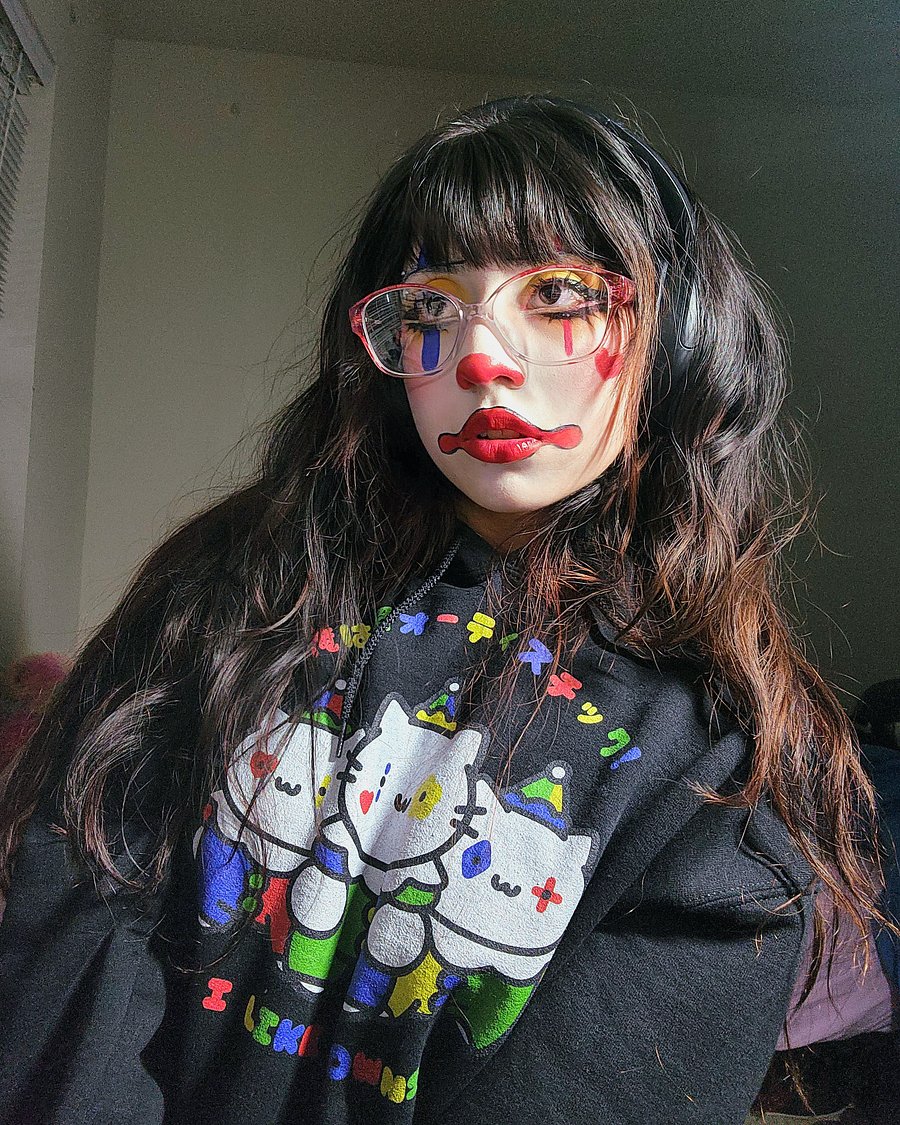 🤡𝗜 𝗟𝗜𝗞𝗘 𝗖𝗟𝗢𝗪𝗡𝗦 hoodies product image (2)
